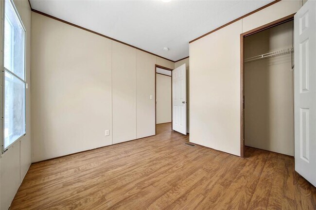 Building Photo - 206 Morris Ln