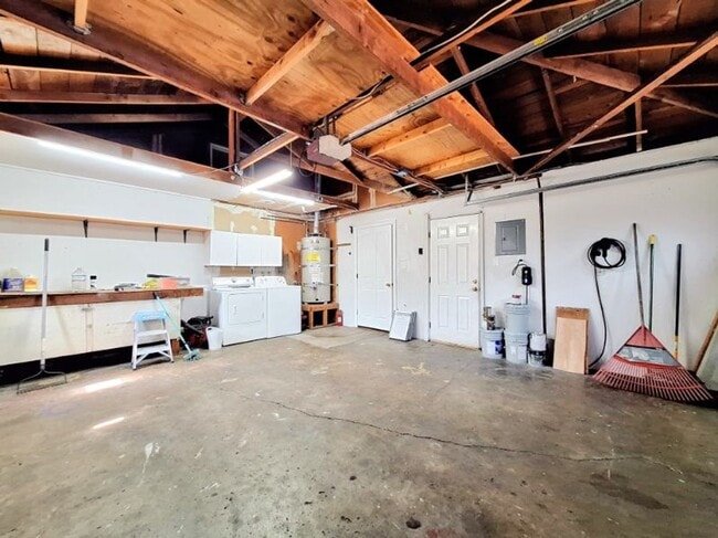 Building Photo - Beautiful Single Story House w/Low Mainten...