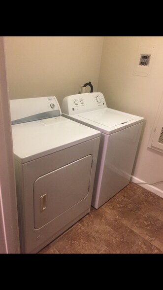 Washer and Dryer included - 4227 Edgewood Plz