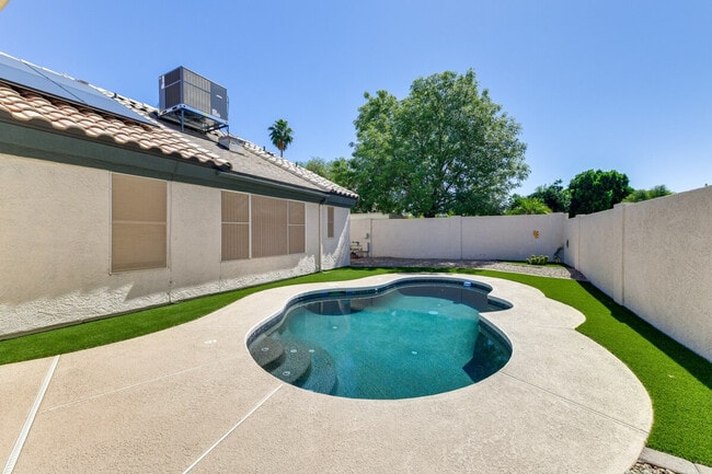 Building Photo - 4401 E Stanford Ave