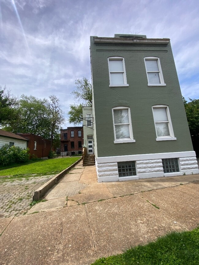 Building Photo - 2905 S 18th St