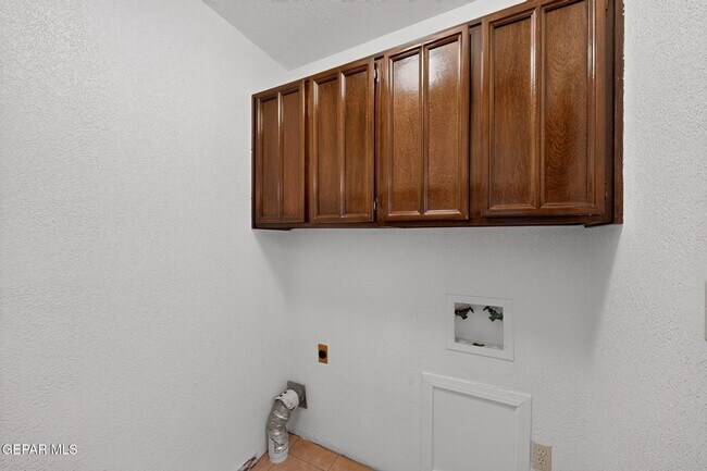 Building Photo - 4536 R L Shoemaker Dr