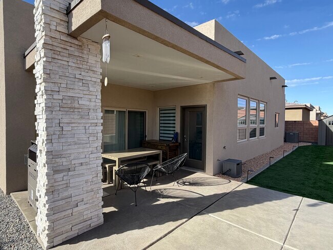 Building Photo - 7900 Tiburon Hills Drive NW