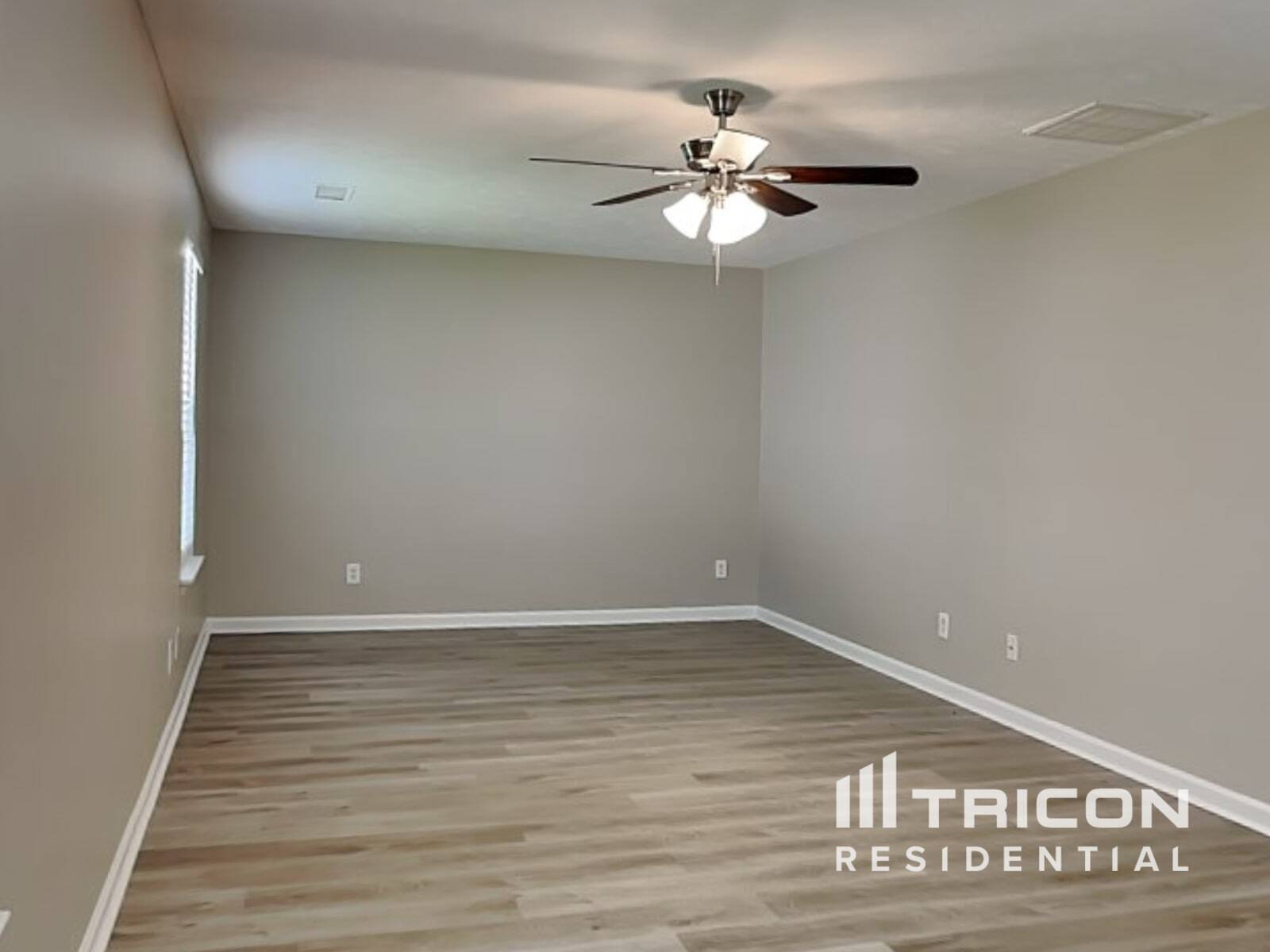 Building Photo - 928 Pin Oak Dr