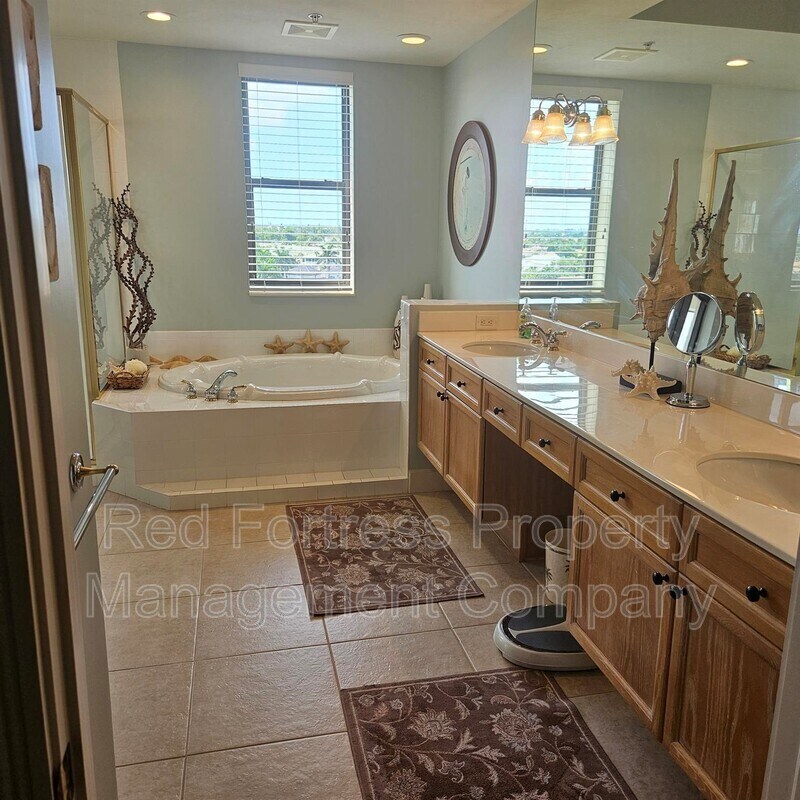 Building Photo - 11600 Court of Palms