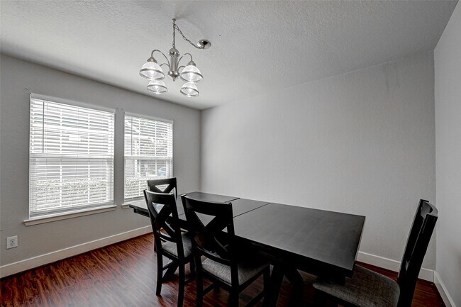 Building Photo - 7603 Chalk Hill