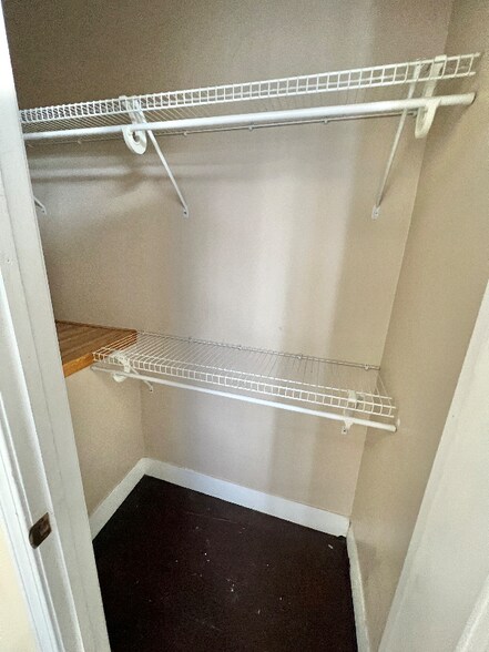 Building Photo - 13 Messenger St