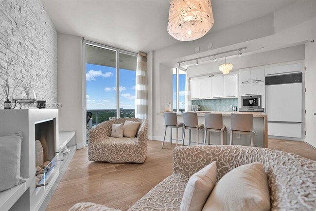 Building Photo - 15901 Collins Ave