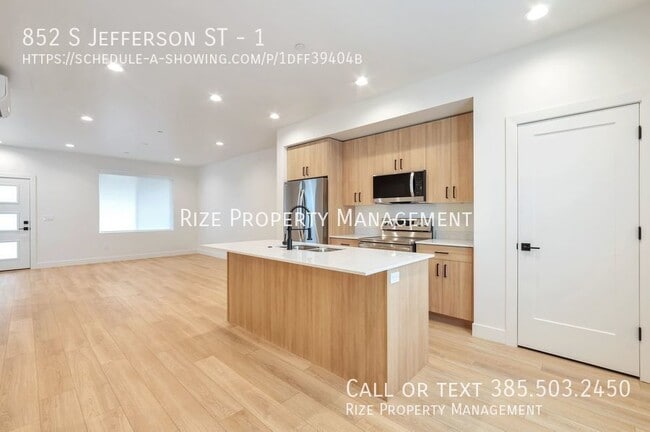 Building Photo - 852 Jefferson St W