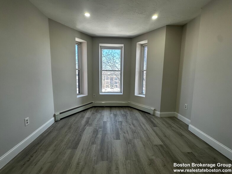 Building Photo - 90 Hammond St