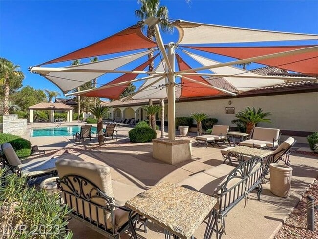 Building Photo - Stunning condo in Henderson!