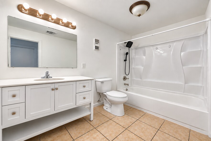 Building Photo - 5348 Bosque Ln