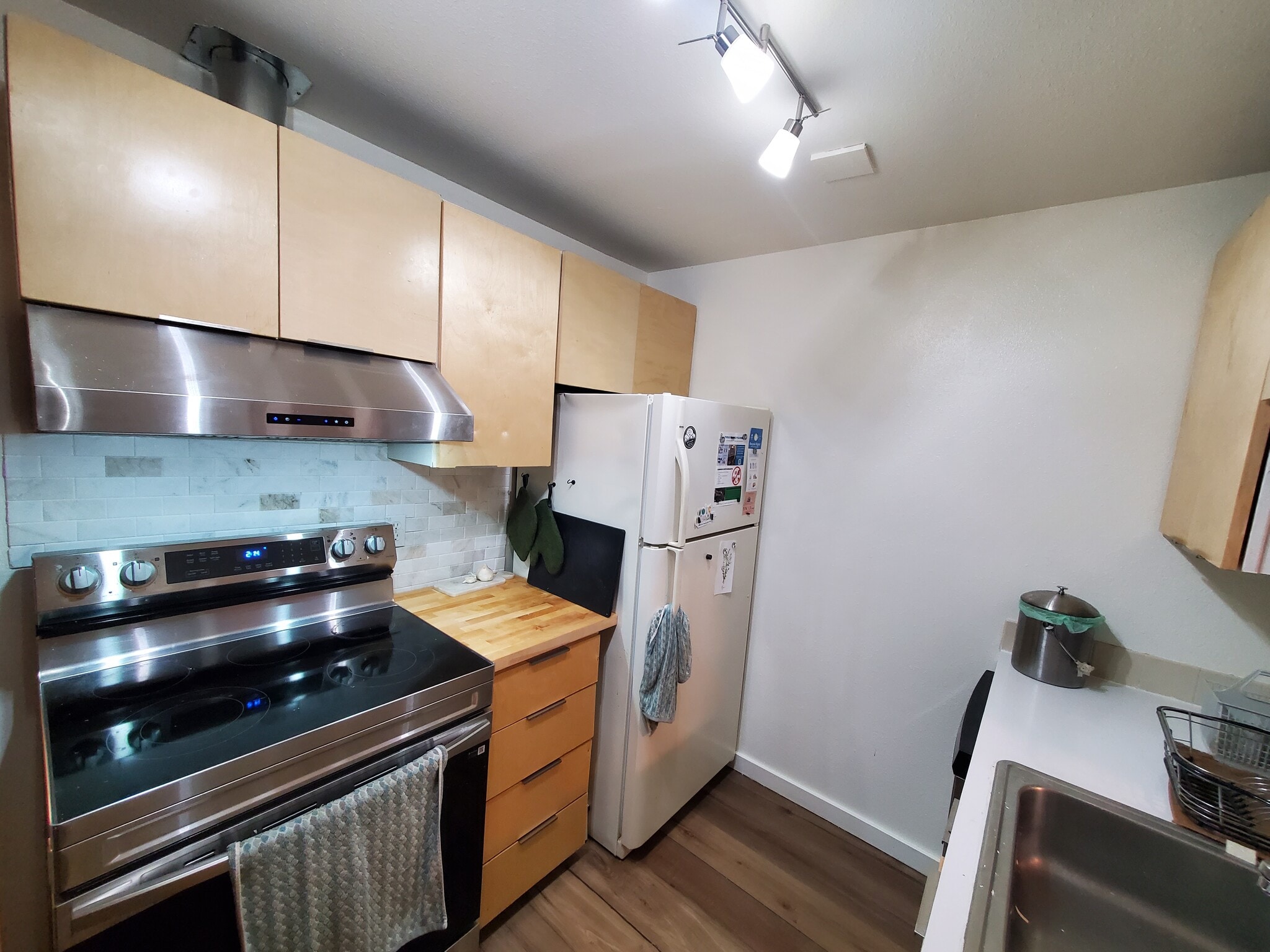 newly refinished kitchen - 310 S 174th Pl