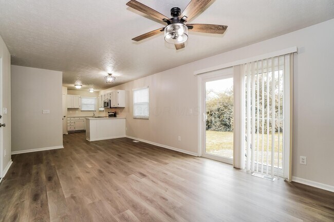 Building Photo - 6582 Cloverlawn Cir