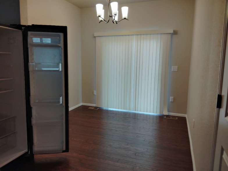 Building Photo - 704 Finch Dr