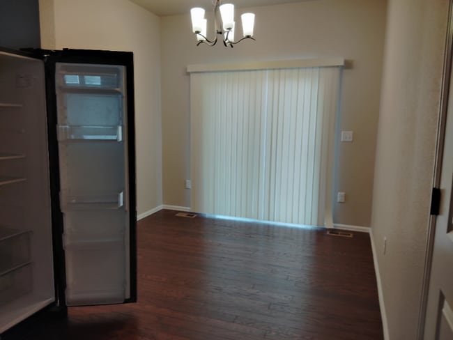 Building Photo - 704 Finch Dr