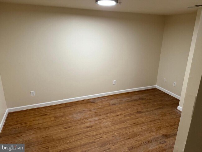 Building Photo - 5543 Hartfield Ave