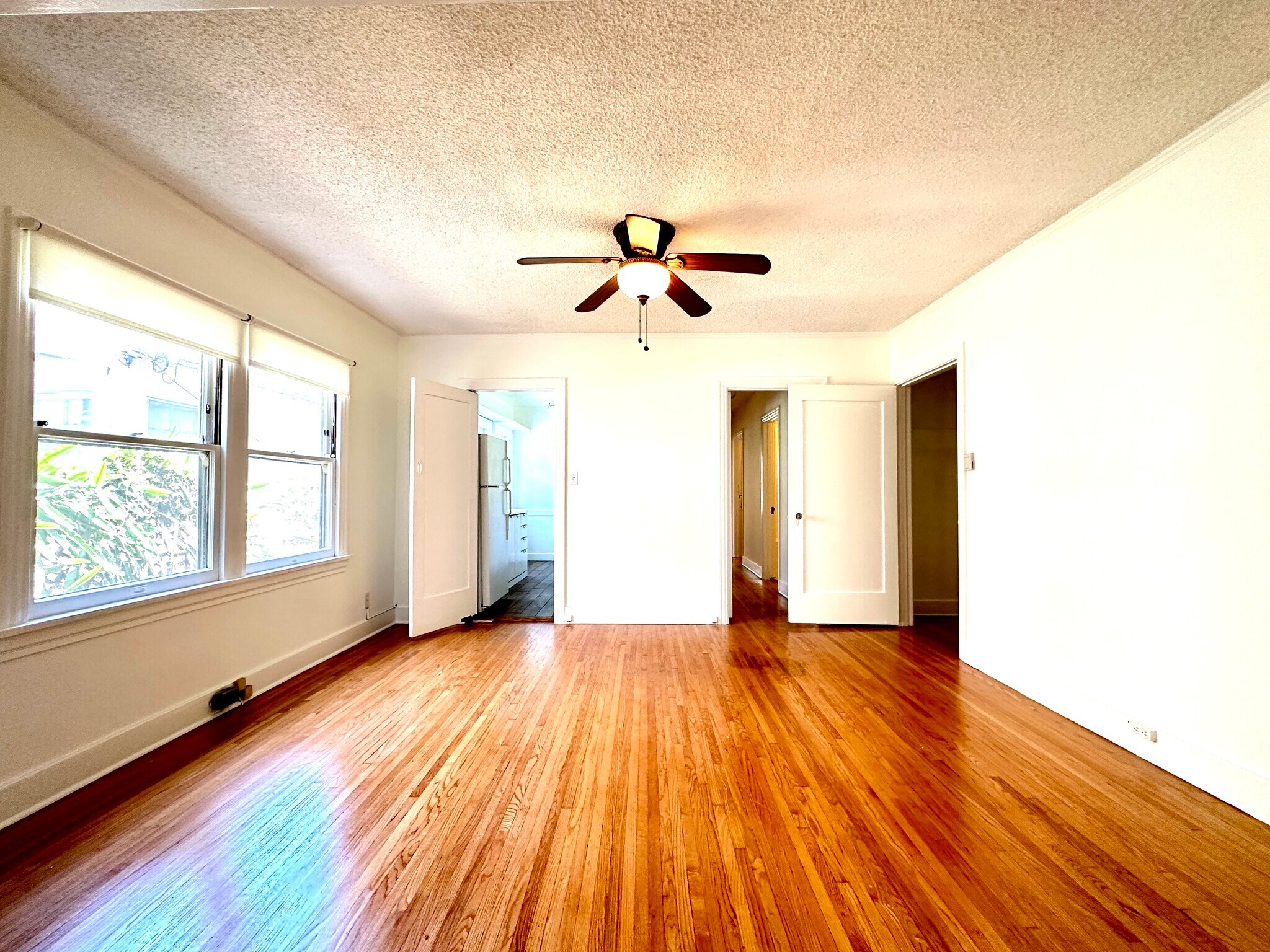 Formal Dining - 1138 N Gardner St