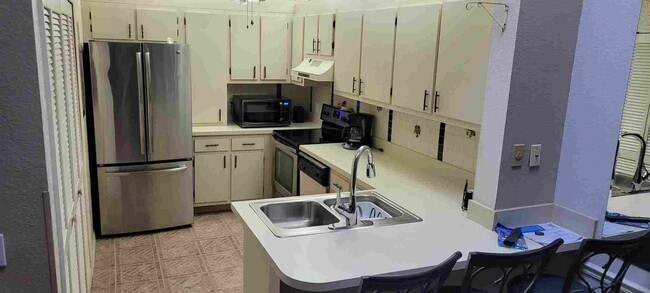 Building Photo - SPACIOUS, FIRST FLOOR CONDO WITH BIG FENCED IN PATIO IN THE LOVELY COMMUNITY OF QUAIL RIDGE!