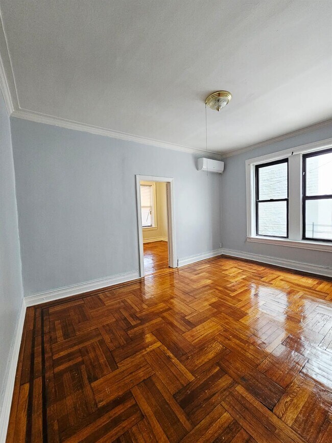 Building Photo - 176 E 93rd St