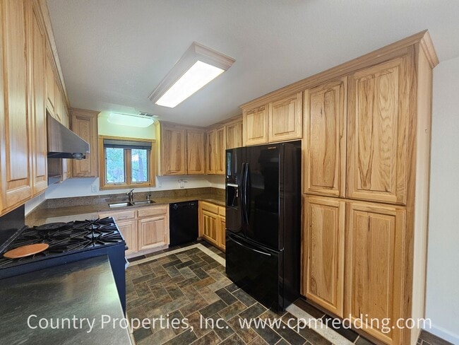 Building Photo - Price Reduced! Amazing Short-Term Housing Opportunity in a Custom 4-Bedroom House!