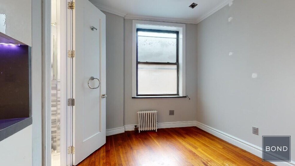 Primary Photo - 326 E 35th St