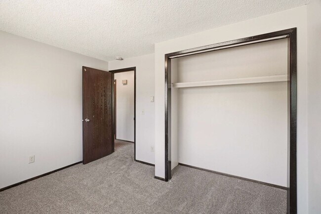 Building Photo - 2705 N Robie Ct