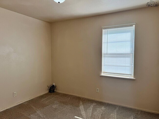 Building Photo - 1408 Normandy Dr