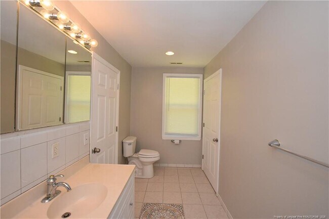 Building Photo - 217 Grove St