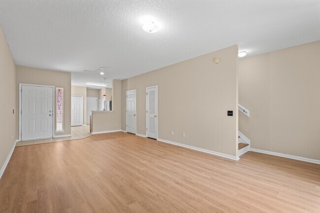 Building Photo - 313 Scrub Jay Dr