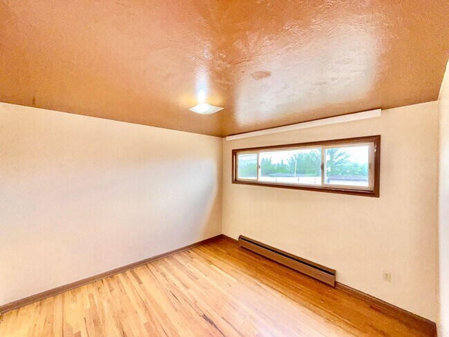 Building Photo - 225 Elmwood Dr