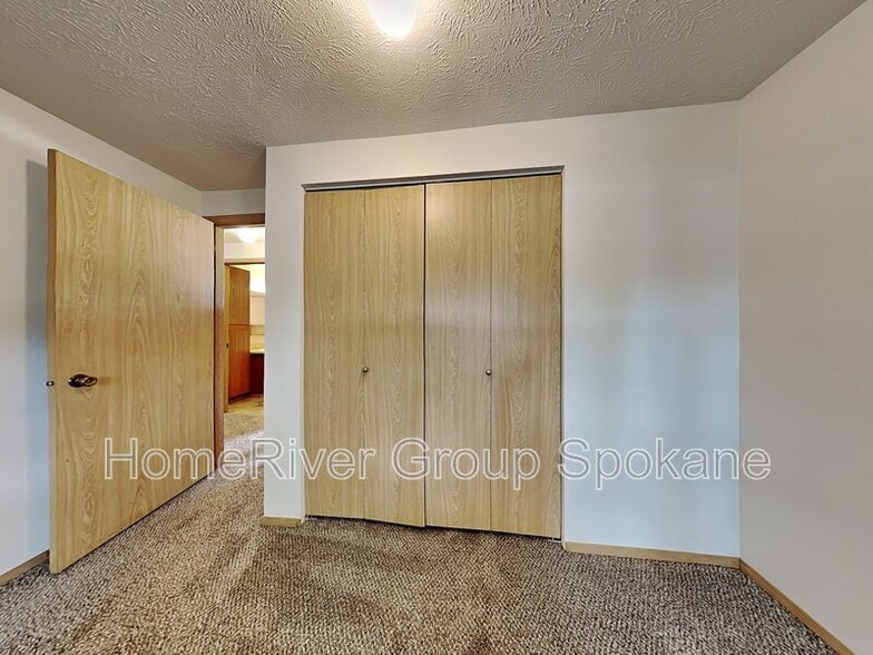 Building Photo - 29 E Mayfair Ct