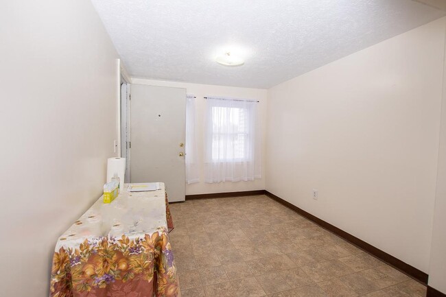 Dining Room / Side Entrance - 2080 Cedar St