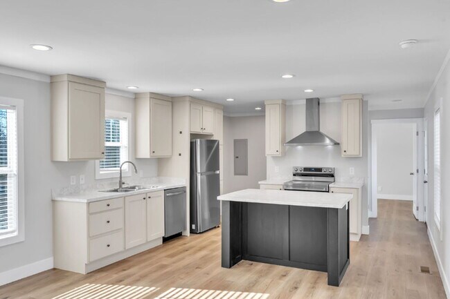 Building Photo - Spacious 2BR, 2BA home on 1.5 acres with Extra Storage - $1675/mo rent***