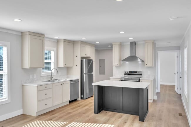 Building Photo - Spacious 2BR, 2BA home on 1.5 acres with Extra Storage - $1695/mo rent***