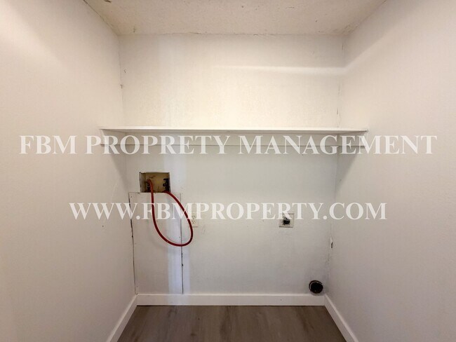 Building Photo - 1139 Valley View Dr