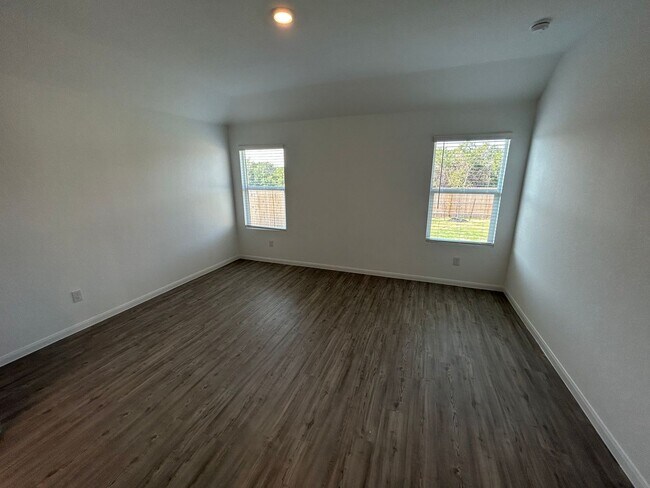 Building Photo - *COMING SOON* Dual Primary Suites! Spacious Home w/ Open Kitchen & Community Pool!