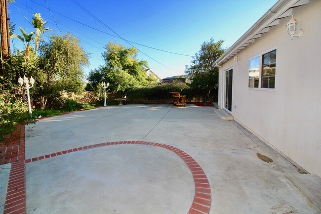 Building Photo - 4420 Lowell Ave