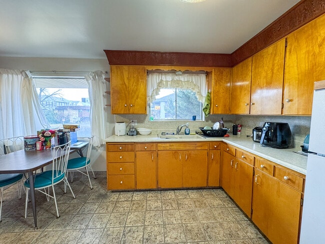 Building Photo - 845 E 820 N