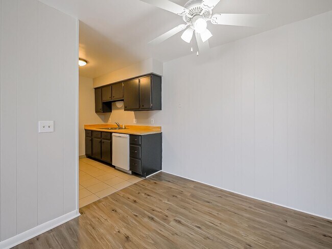 Building Photo - 825 S Grand Ave