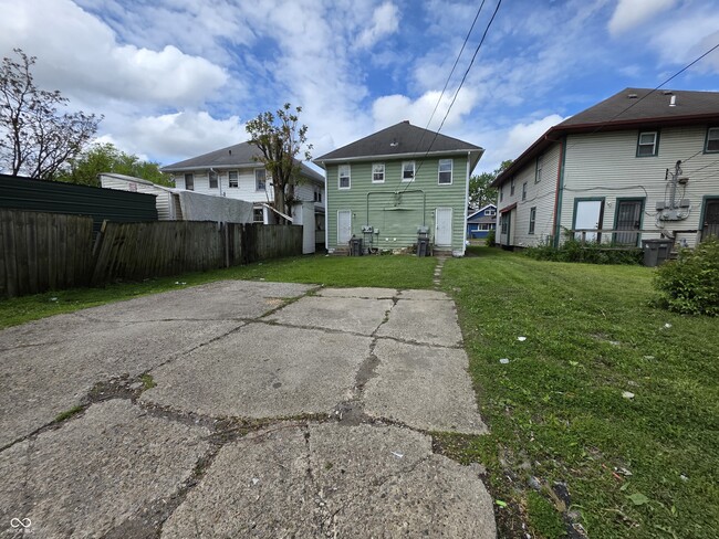 Building Photo - 557 N Dearborn St
