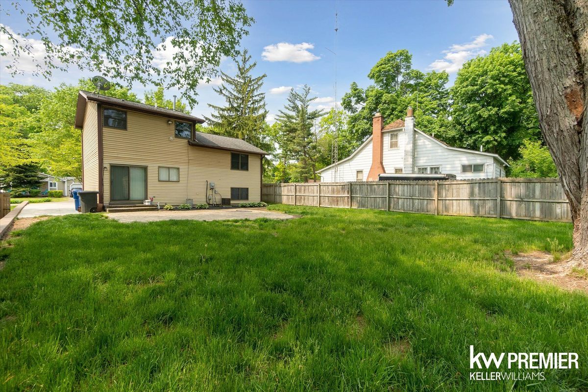 Building Photo - 4022 Hazelett Dr