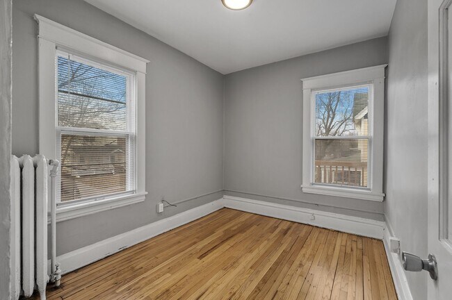 Building Photo - 203 Grotto St N
