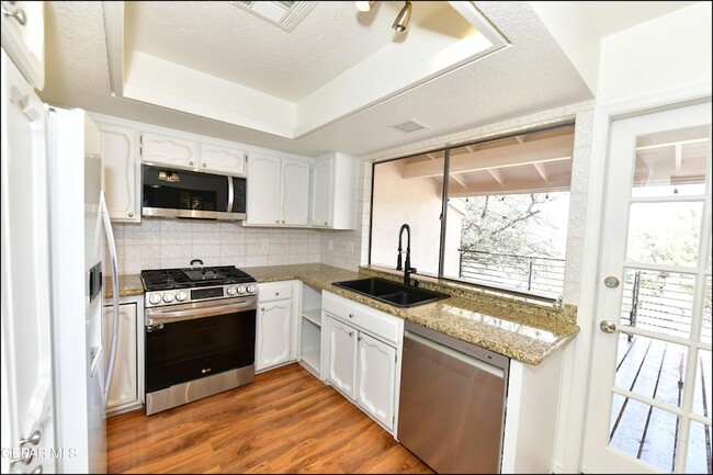 Building Photo - 5852 Mira Serena Dr