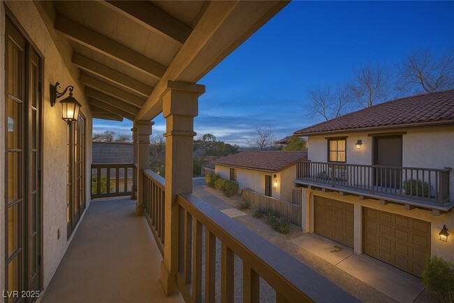 Building Photo - 3045 Pinehurst Dr