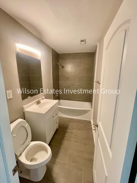 Building Photo - 1547 E Rich St