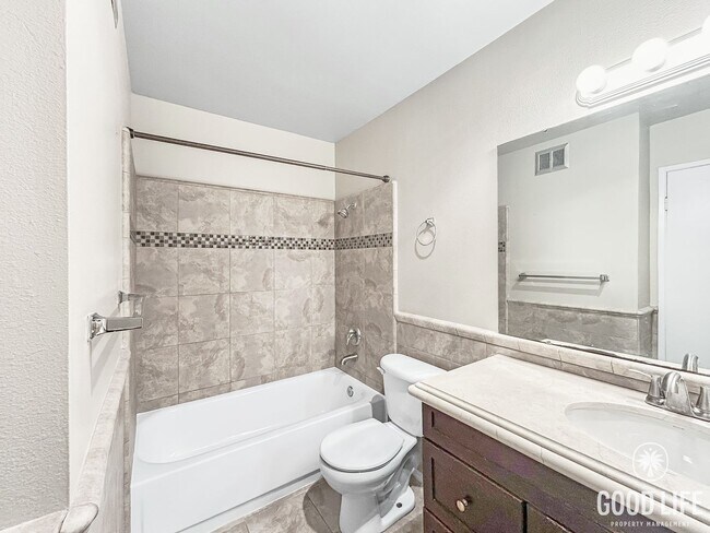 Building Photo - Beautiful 2BD/2BA w/ Reserved Parking and A/C in College Area!