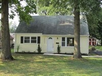 Building Photo - 5609 Goldenrod Rd