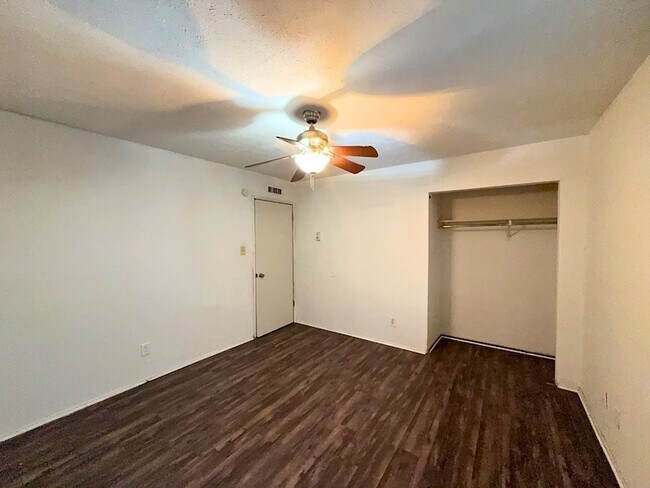 Building Photo - 1233 Steinburg Ln