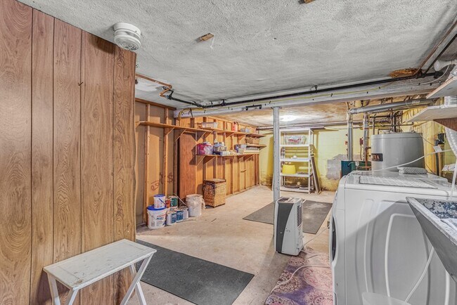 Building Photo - 131 Hibbert St